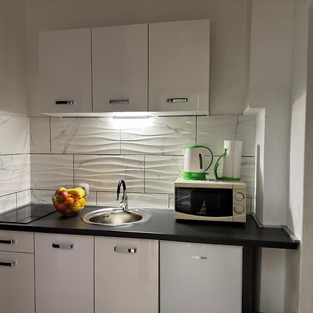 Apartments Villa Mirella 20 M From The Sea - Free Parking Trogir Exterior foto