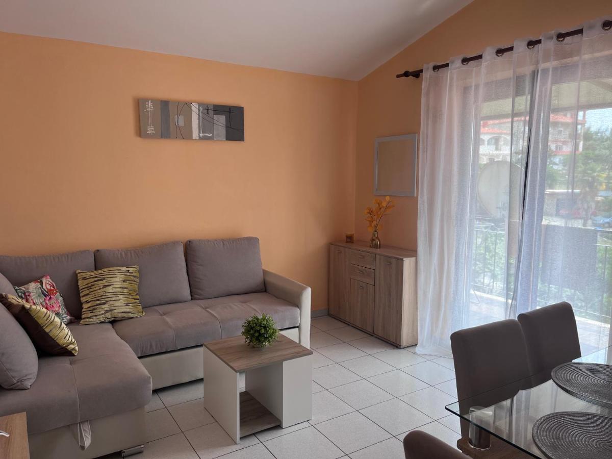 Apartments Villa Mirella 20 M From The Sea - Free Parking Trogir Exterior foto
