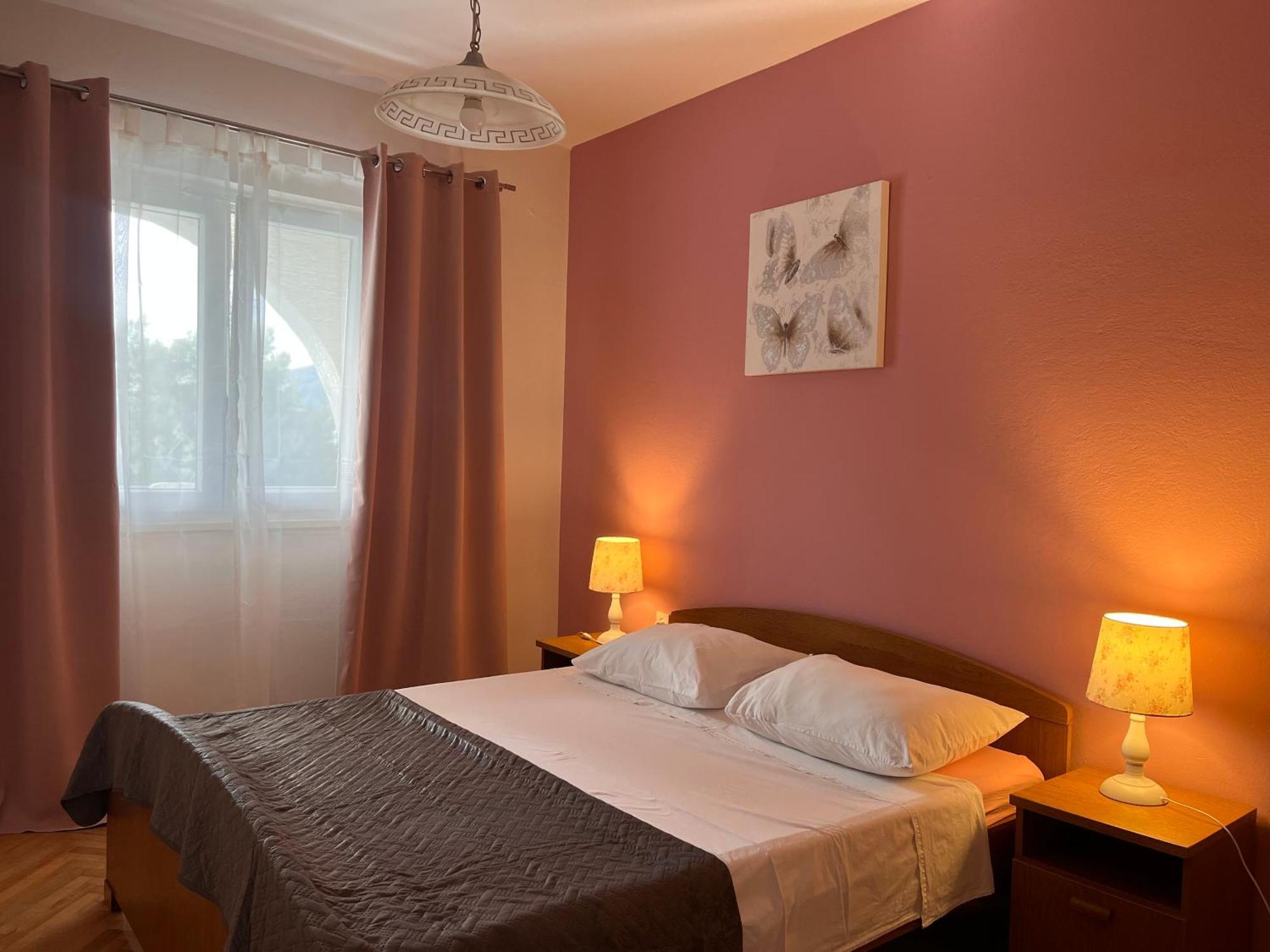 Apartments Villa Mirella 20 M From The Sea - Free Parking Trogir Exterior foto