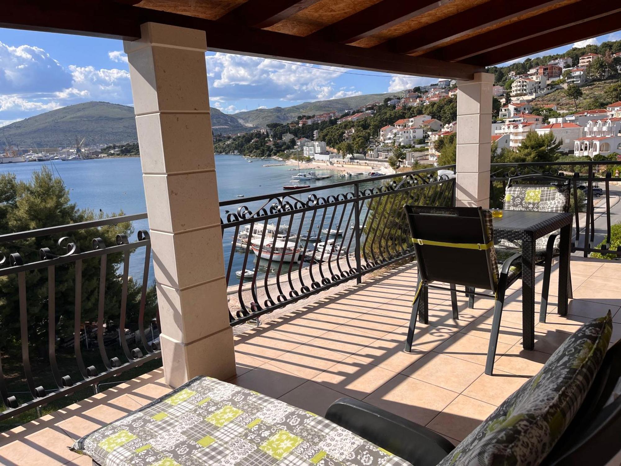 Apartments Villa Mirella 20 M From The Sea - Free Parking Trogir Exterior foto