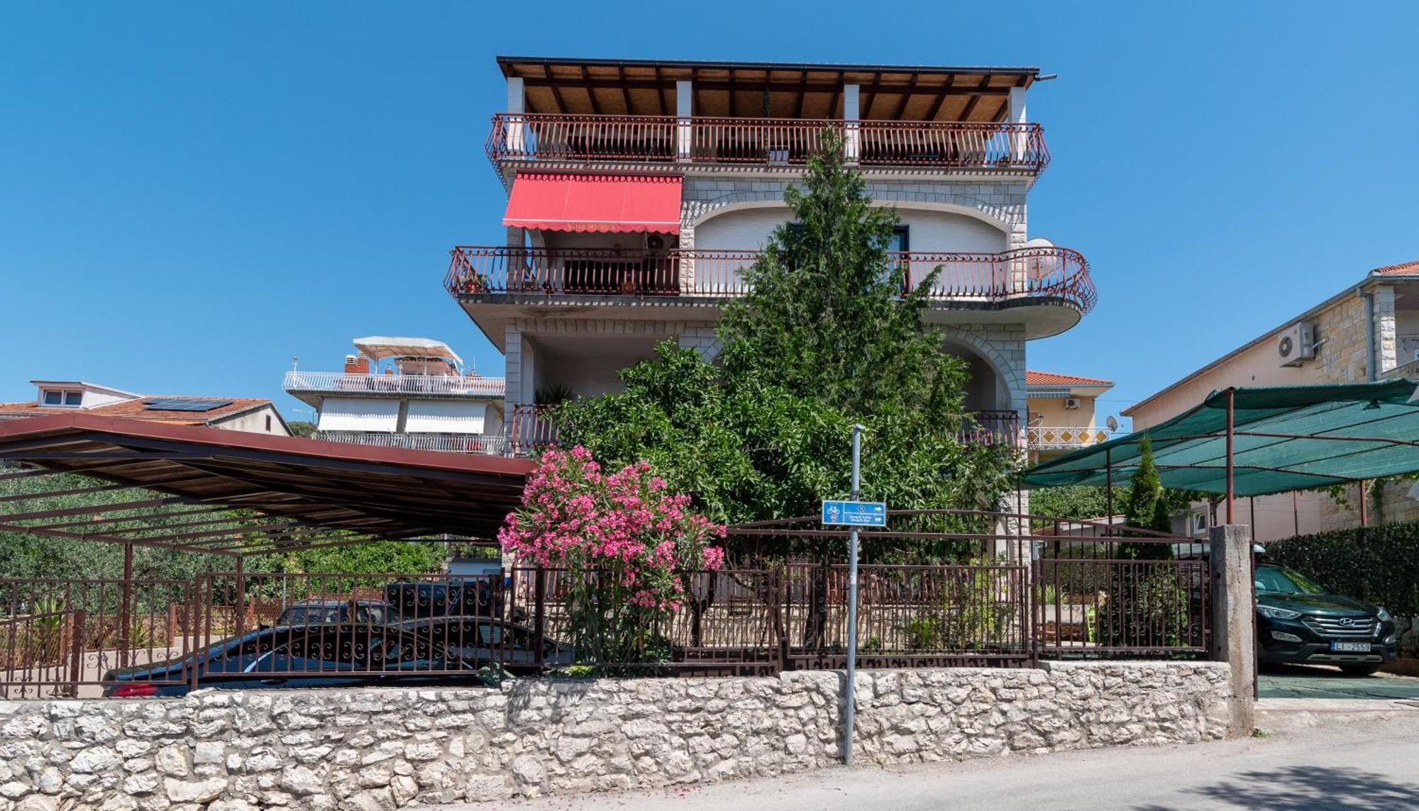 Apartments Villa Mirella 20 M From The Sea - Free Parking Trogir Exterior foto