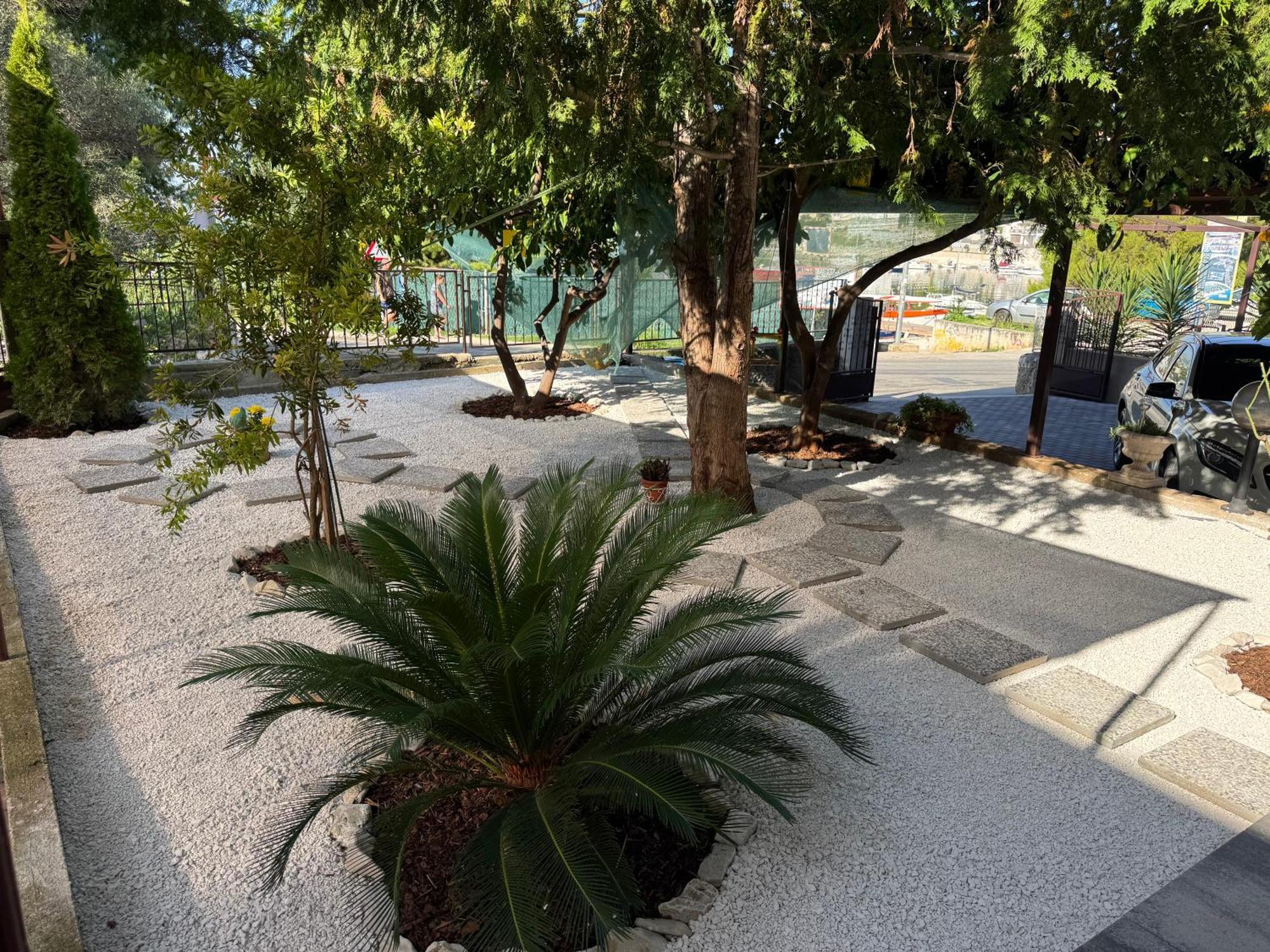Apartments Villa Mirella 20 M From The Sea - Free Parking Trogir Exterior foto